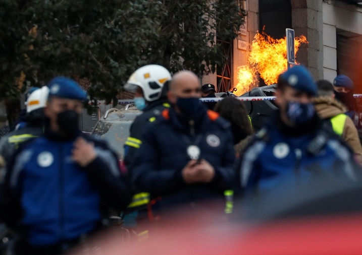 Forte explosão atinge edifício no centro de Madrid