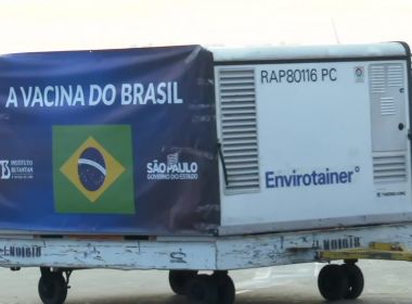 Lote com 8 mil litros de insumo para produção da Coronavac chega ao Brasil