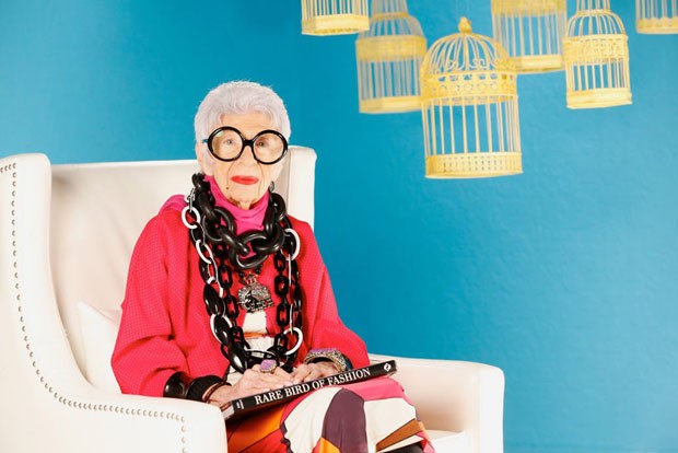 Aos 96 anos, Iris Apfel lança sua primeira coleção de móveis
