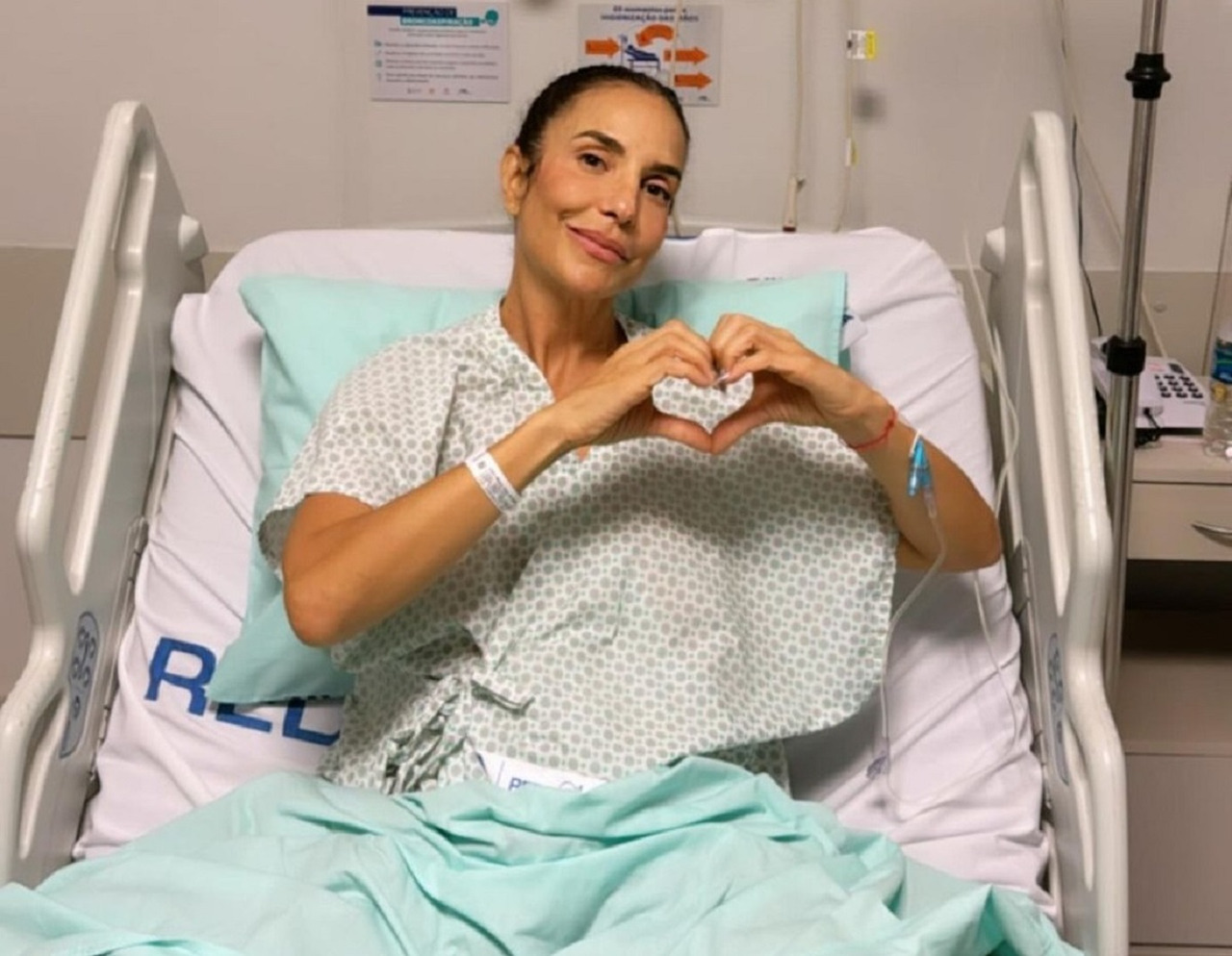 Ivete Sangalo recebe alta após internação por pneumonia e agradece fãs e amigos: 'Orações me fortaleceram'
