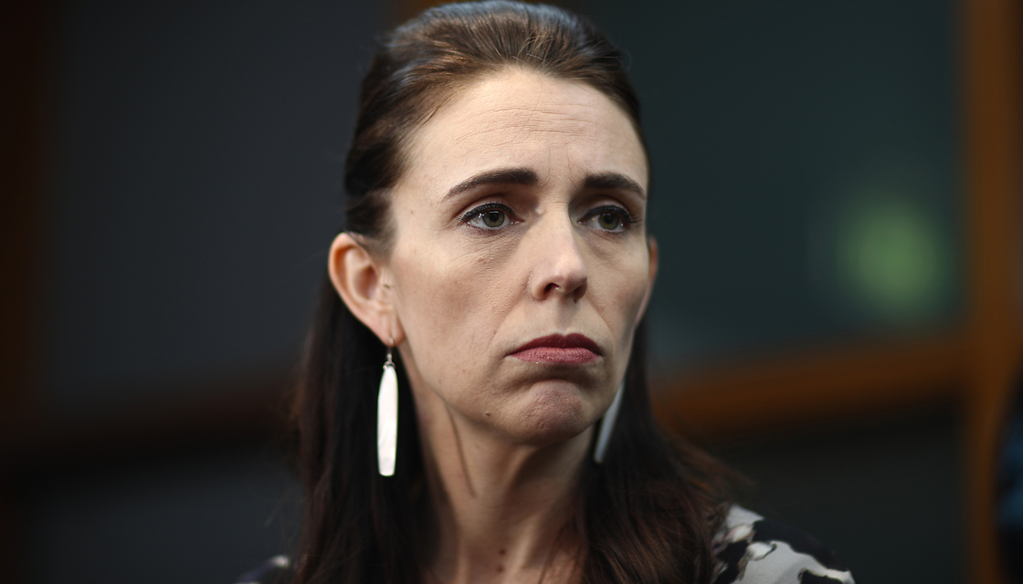 Primeira-ministra da Nova Zelândia corta o próprio salário em 20%