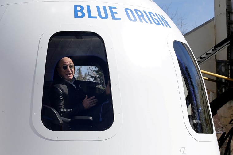 Jeff Bezos anuncia que viajará ao espaço ao lado do irmão