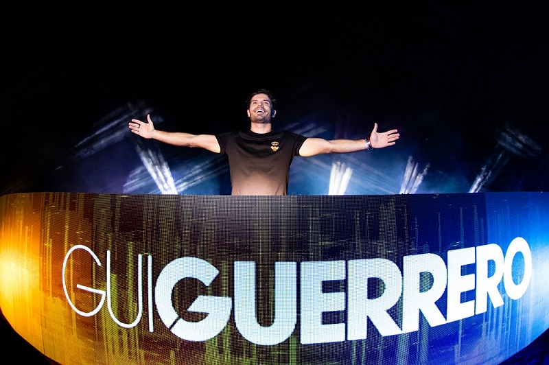 DJ Gui Guerrero apresenta digital show feito em heliponto de São Paulo 