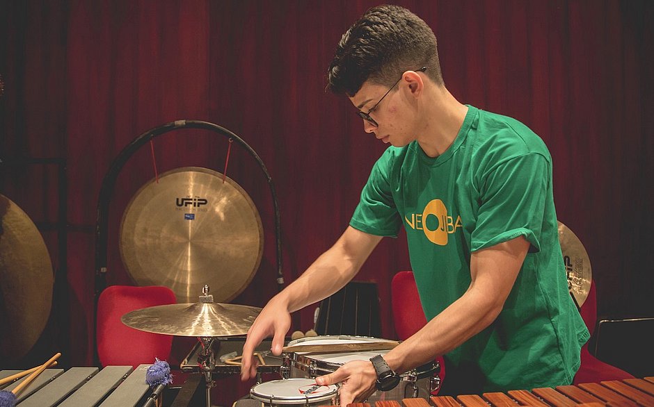 Percussionista baiano ganha bolsa para estudar em Nova York