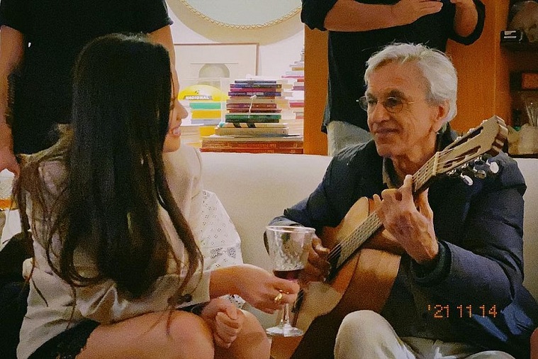 Juliette se emociona em encontro com Caetano Veloso: "Gratidão"