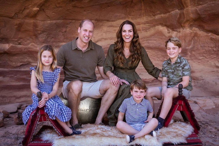Kate Middleton e Príncipe William apresentam cartão de Natal da família