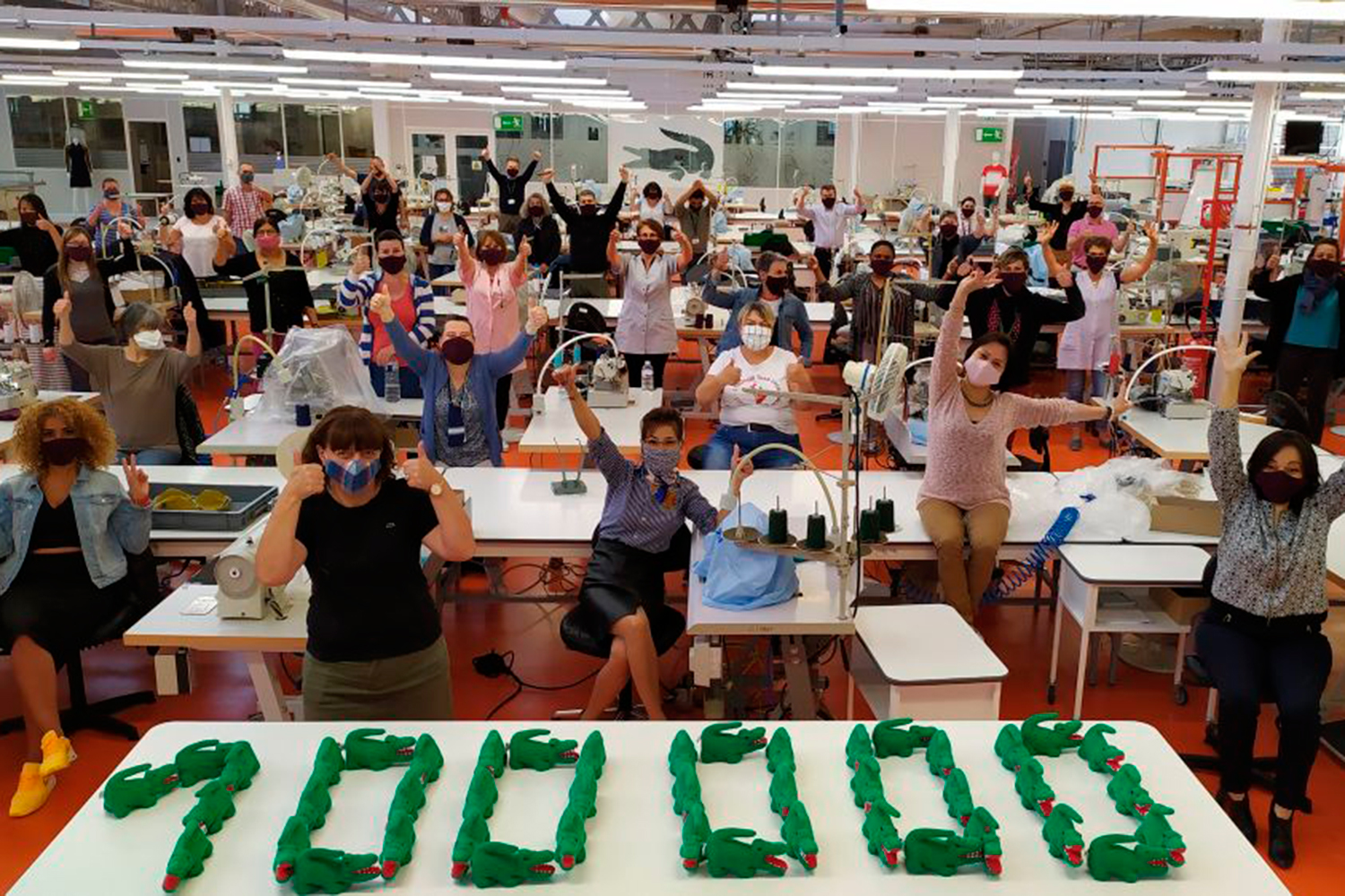 Lacoste atinge a marca de 100 mil máscaras produzidas na fábrica da França  