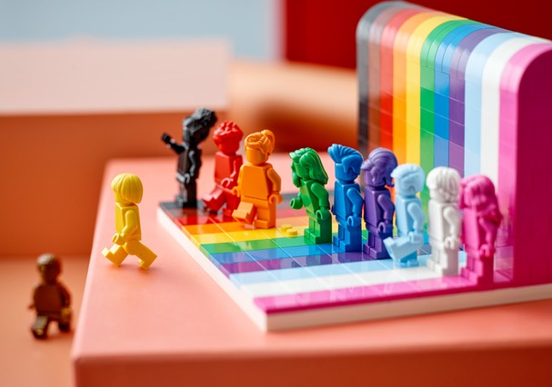 Lego anuncia primeira coleção em homenagem à comunidade LGBTQIA+