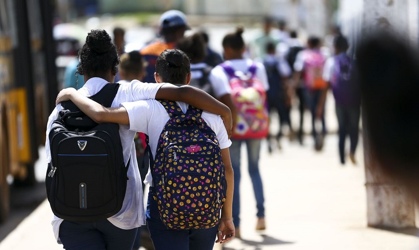 Lei que garante distribuição de absorventes a alunas é aprovada em São Paulo
