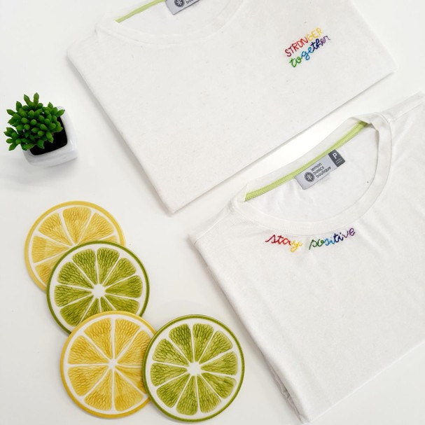 Lemon Basics lança coleção de camisetas com frases positivas