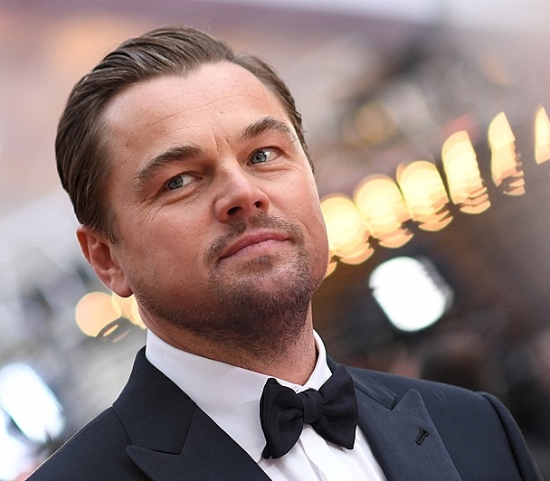 Leo DiCaprio é mais um hollywoodiano a convocar jovens brasileiros a votarem