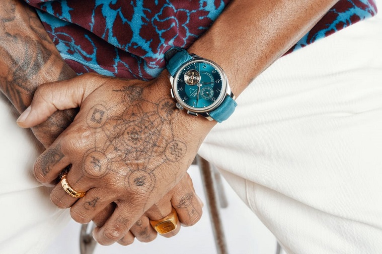 Marca suíça de relógios de luxo apresenta modelo co-criado por Lewis Hamilton