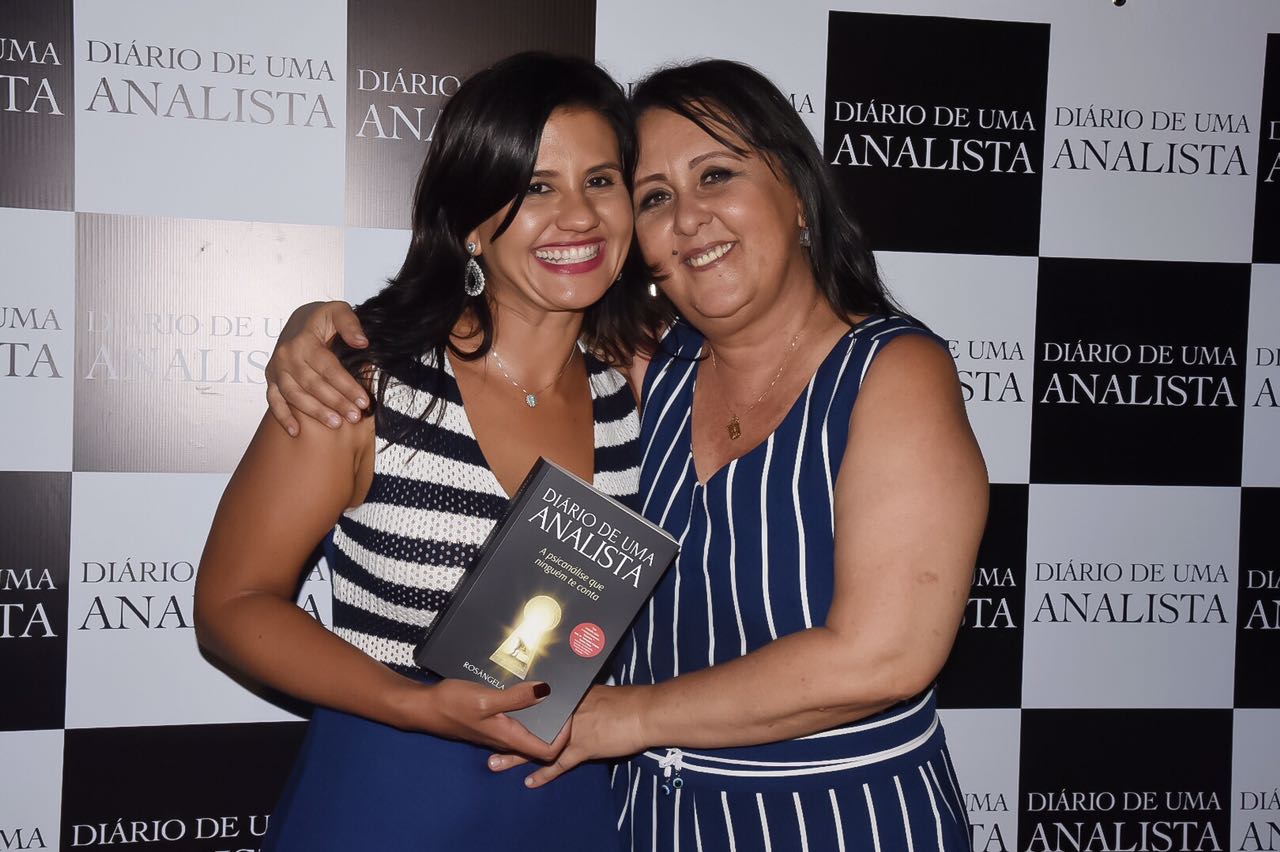 Rosangela Matos lançou o livro "Diário de um analista" na Nutriderm 