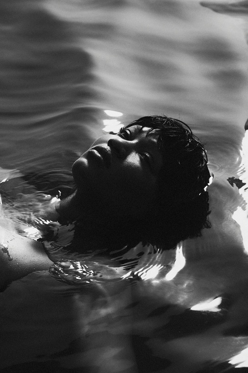 Luedji Luna prepara versão deluxe do álbum "Bom Mesmo É Estar Debaixo D'Água"