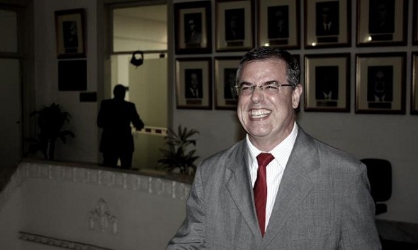 Luiz Viana Queiroz está virtualmente reeleito para a presidência da OAB-Bahia