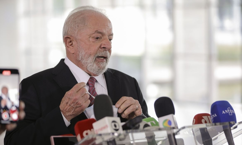 Lula recebe alta e deixa hospital em Brasília após cirurgia