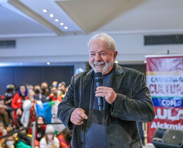 Lula anuncia que está recuperado da Covid-19