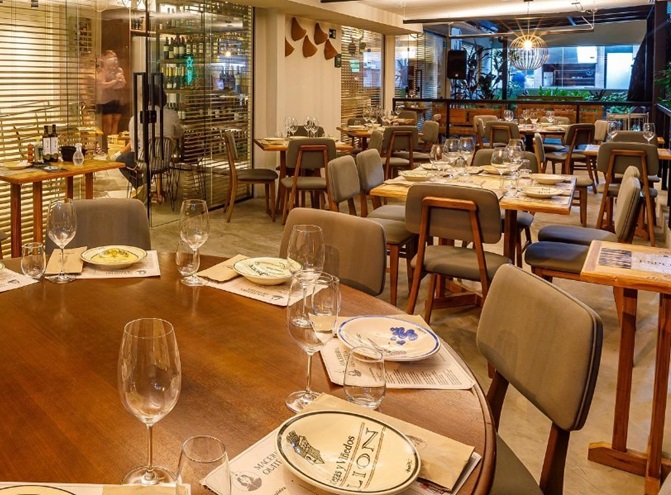 Restaurante na Bahia Marina realiza jantar harmonizado apenas com vinhos brancos