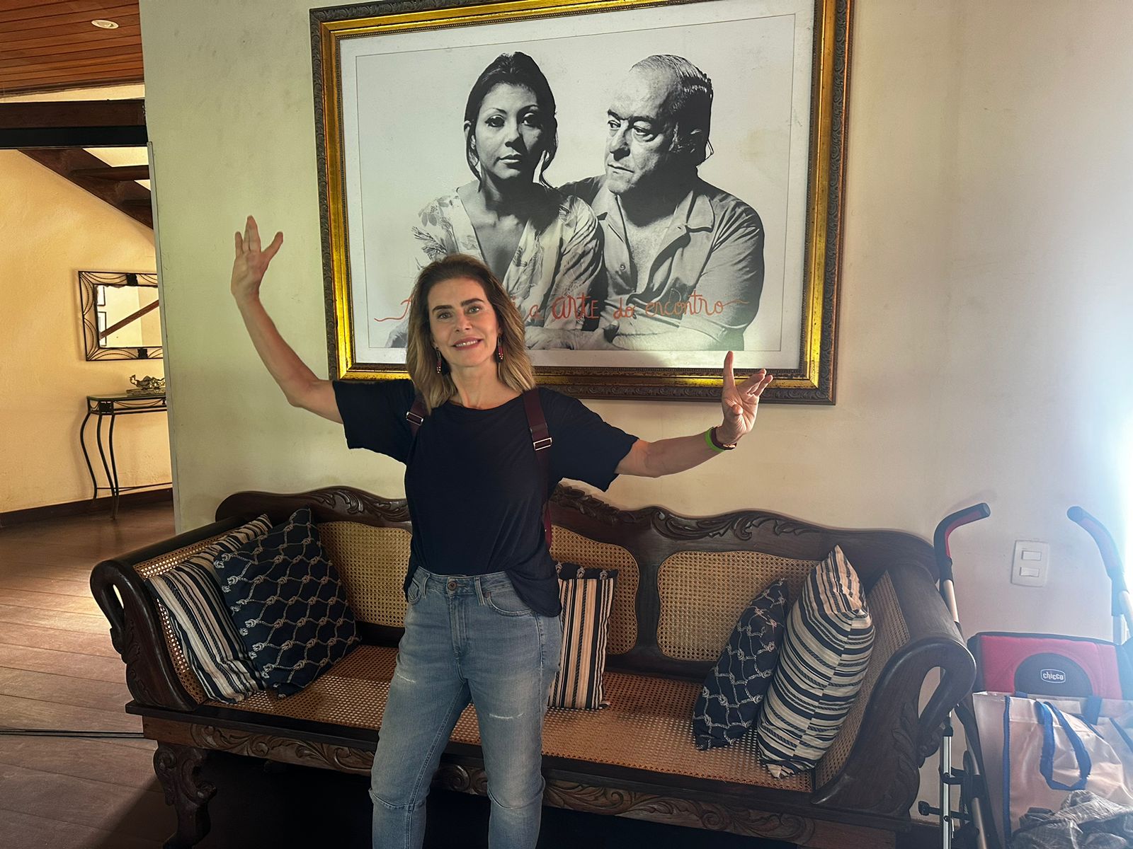 Tarde em Itapuã: Maitê Proença visita hotel boutique que já foi casa de Vinícius de Moraes em Salvador