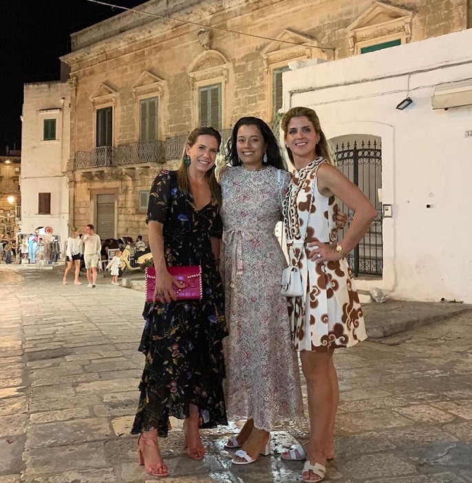 Manuela Larangeira, Daniela Seripieri e Isabela Francez passam férias na Puglia