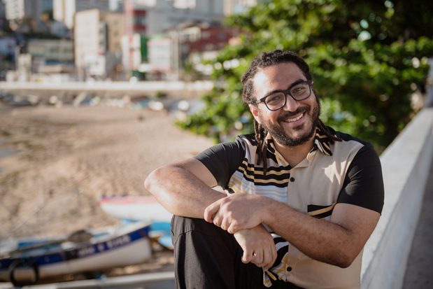 Nova música pop negra de Salvador é tema do primeiro livro do jornalista Marcelo Argôlo