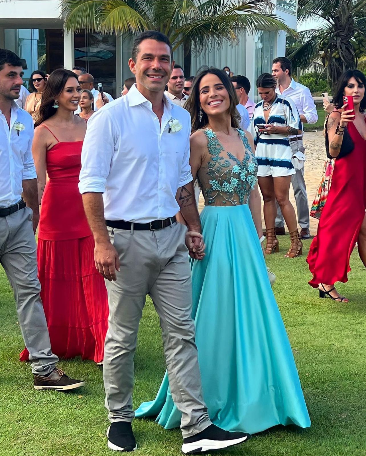Wanessa Camargo e Marcus Buaiz prestigiam casamento na Bahia; veja fotos 