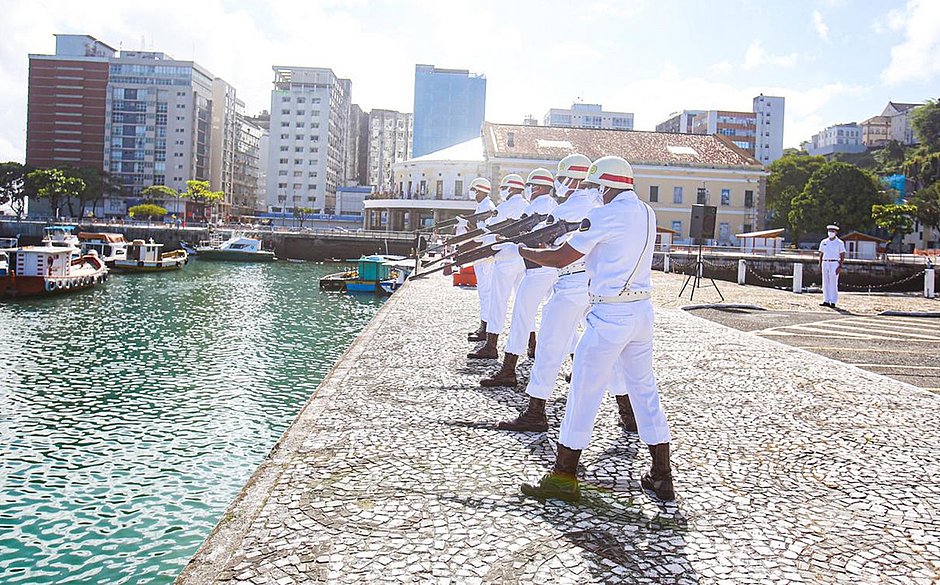 Marinha homenageia militares brasileiros mortos durante guerras