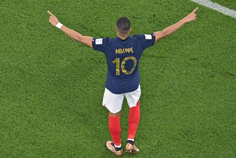 Com dois gols de Mbappé, França se torna a primeira classificada para as oitavas de final da Copa