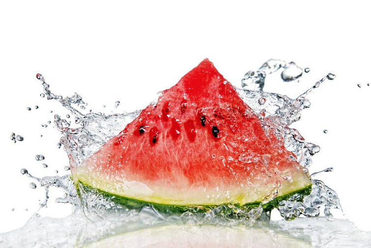 Confira os alimentos que mais contém água e seus benefícios para a saúde