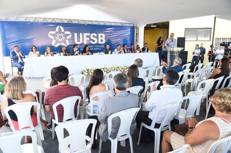 Ministro da Educação inaugura na Bahia campus universitário que leva nome de escritor comunista