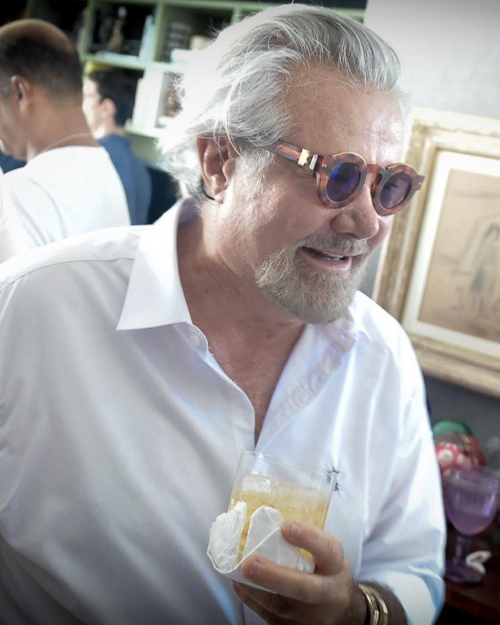  Decorador Milton Martinelli celebra aniversário com almoço intimista em Salvador 