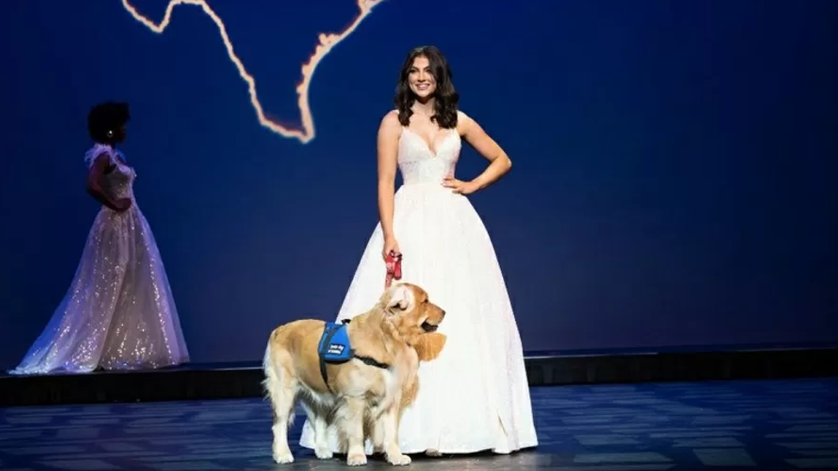 Miss Dallas Teen coroa modelo com autismo e epilepsia e seu cão de apoio