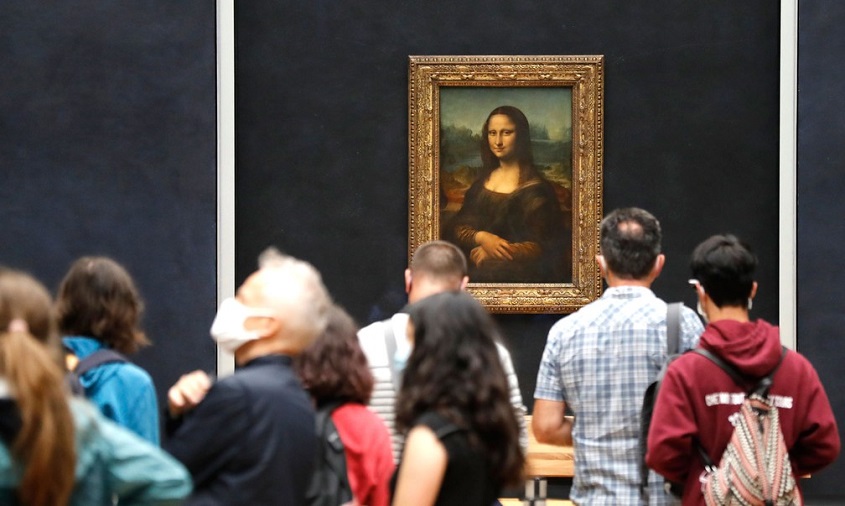Museu do Louvre leiloa oportunidade de acompanhar a inspeção do quadro Mona Lisa de perto. Vem saber!