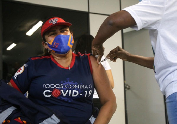 Mais de 9,3 mil pessoas já receberam vacina contra covid-19 em Salvador. Mulheres lideram o índice
