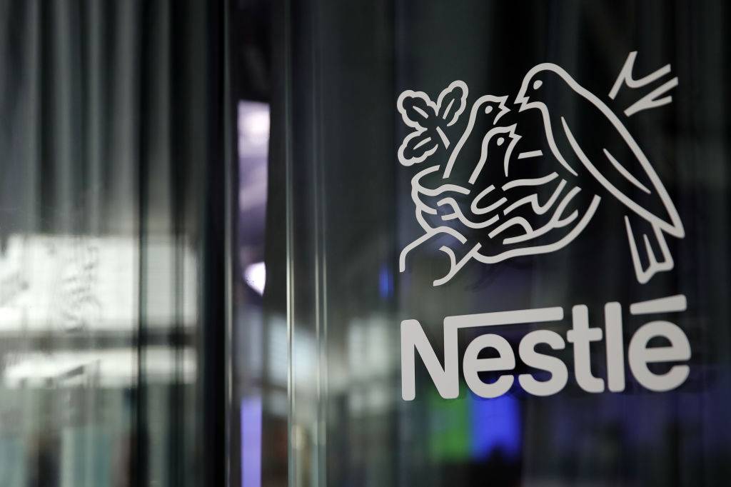 Nestlé doa 500 toneladas de alimentos para ajudar na crise do coronavírus 