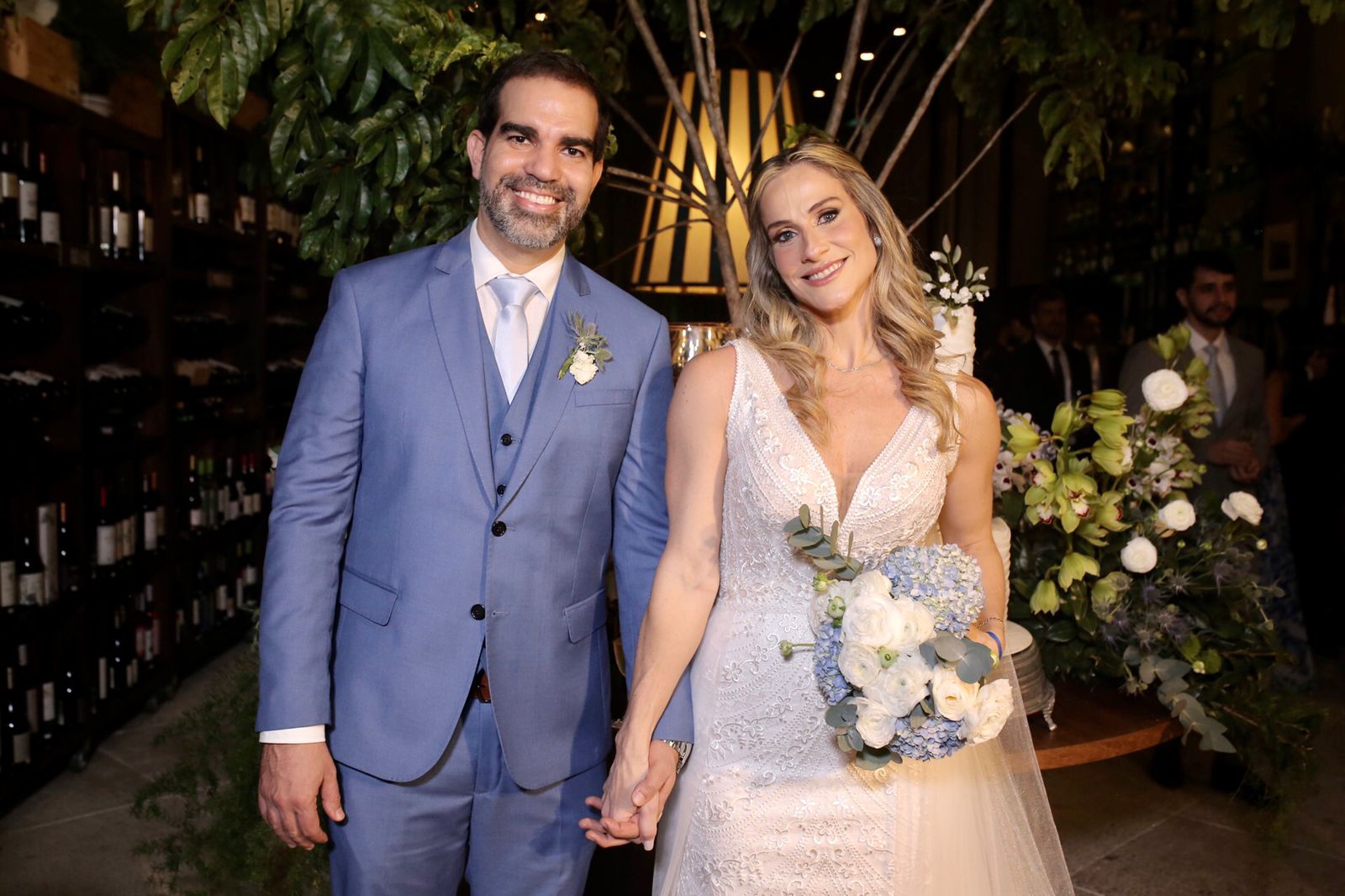 Adriana Olivieri e Nestor Távora se casam durante cerimônia intimista em Salvador; veja fotos 