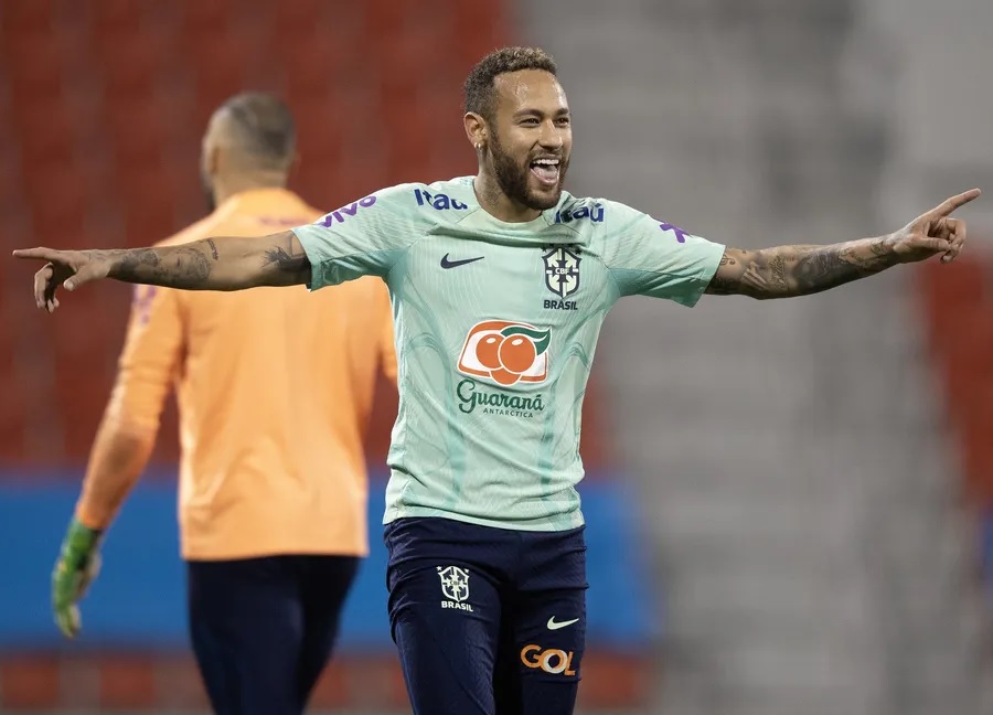 "Estando bem, vai para o jogo", diz Tite sobre Neymar, em coletiva