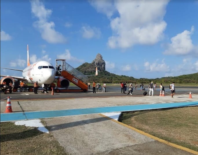 Fernando de Noronha recebe dois voos com turistas de todo país