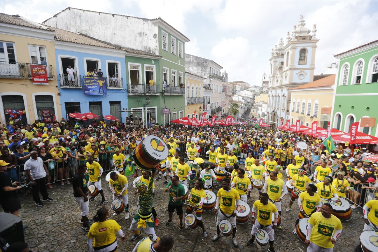 Olodum agita Pelourinho e faz a festa da vitória do Brasil nas oitavas de final da Copa do Mundo