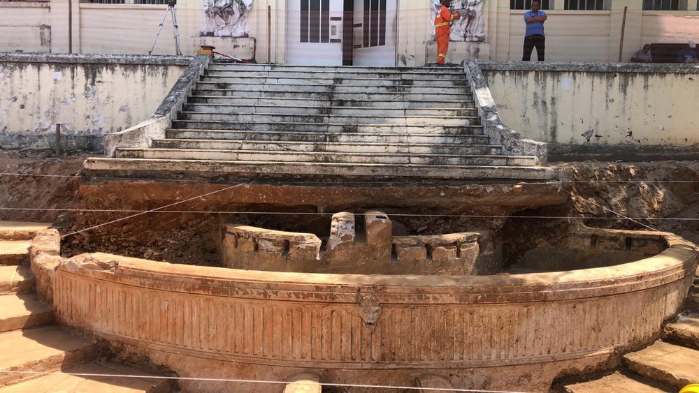 Estrutura é achada em escavação de obra em Salvador e prefeitura investiga se é parte de teatro do século XIX