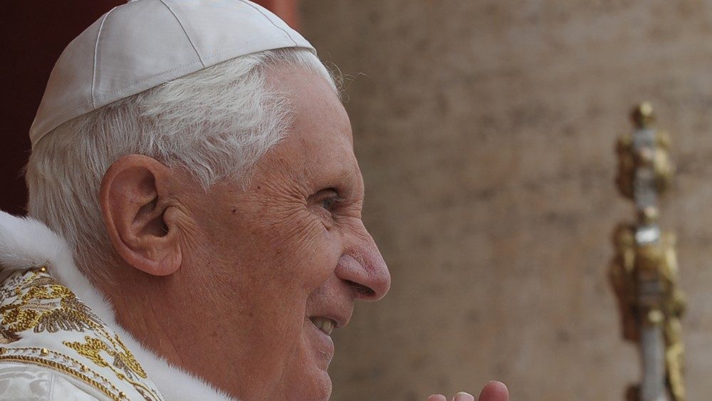 Papa emérito Bento XVI morre no Vaticano aos 95 anos