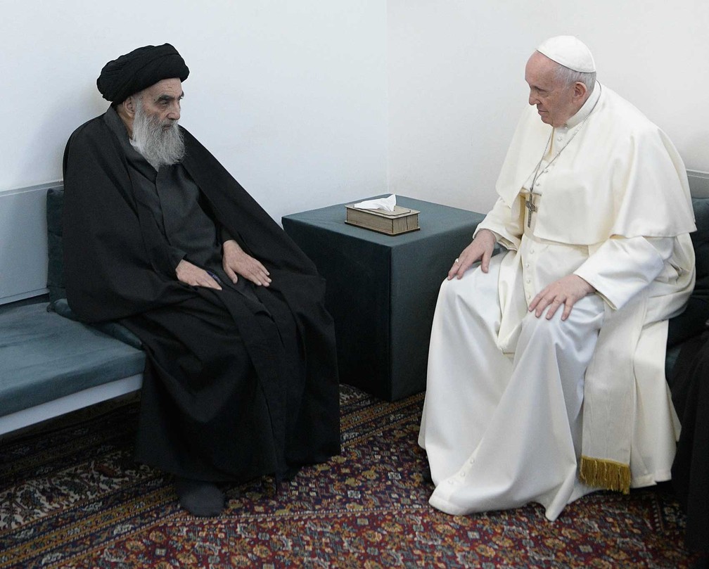 Papa Francisco tem encontro histórico com aiatolá Ali al-Sistani no Iraque 