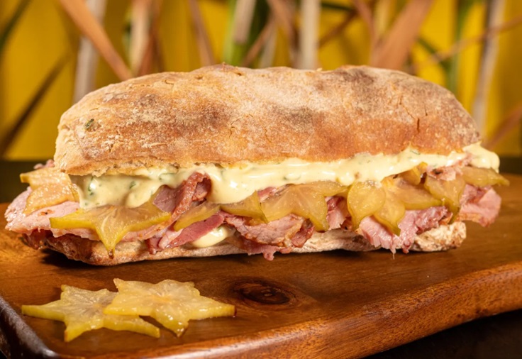 Tá Rebocado! apresenta novo sabor de sanduíche em parceria com a chef Carol Urbanetto