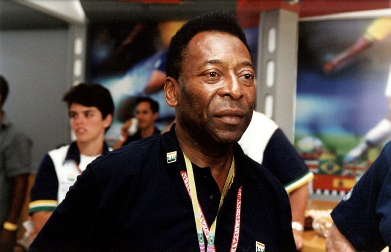 Internado no Hospital Albert Einstein, Pelé tem alta da UTI