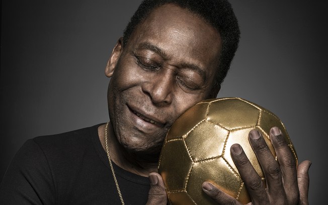 Museu do Futebol homenageia 80 anos de Pelé