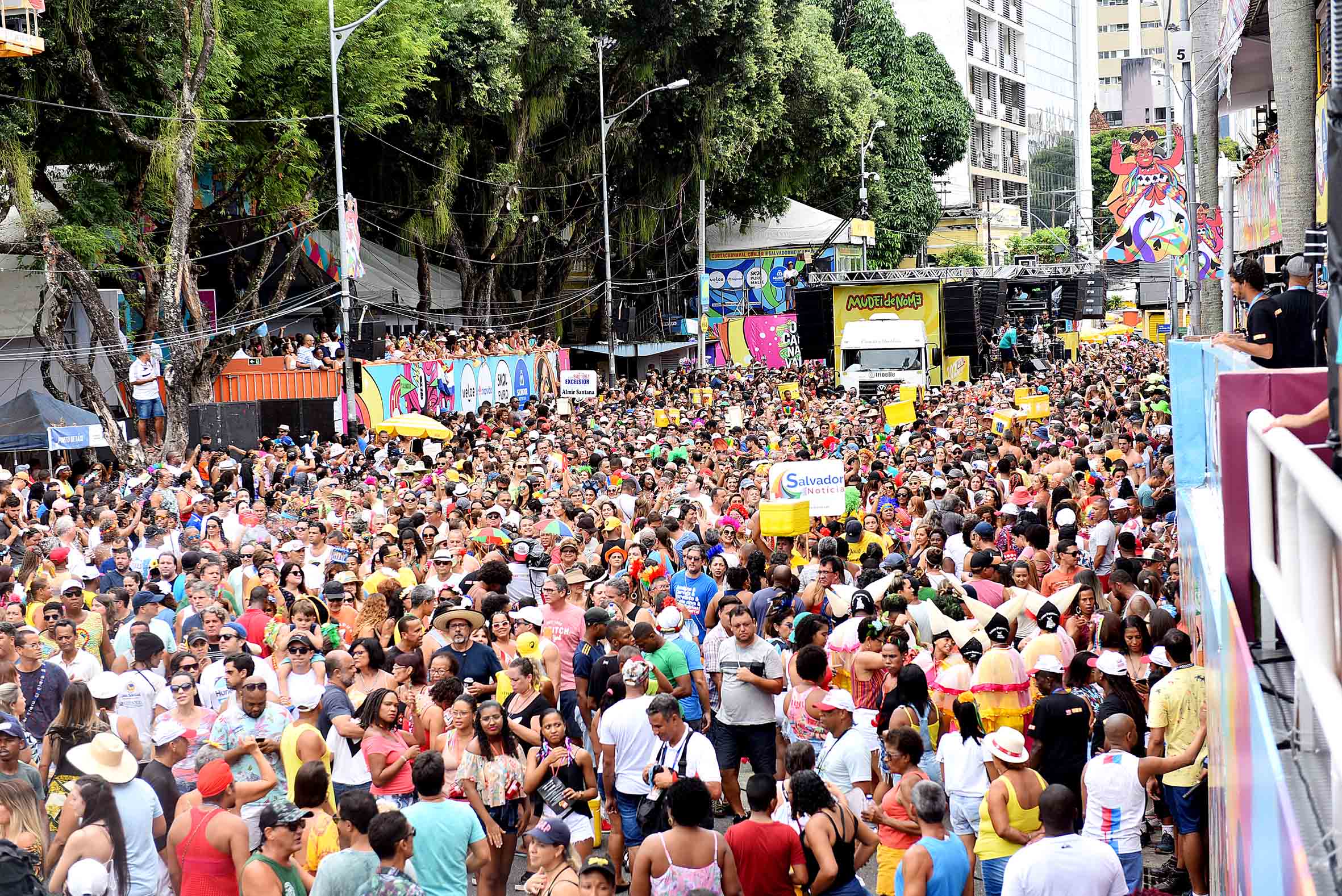 Pesquisa do Carnaval: foliões pedem mais atrações no Circuito Osmar