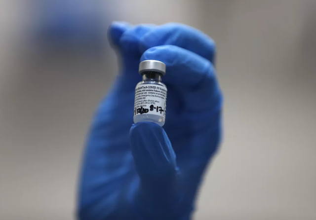 Agência dos EUA autoriza vacinas contra Covid-19 da Pfizer e Moderna em bebês a partir de 6 meses