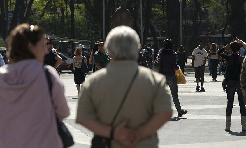 População de idosos residentes no Brasil aumenta 39,8% em 9 anos
