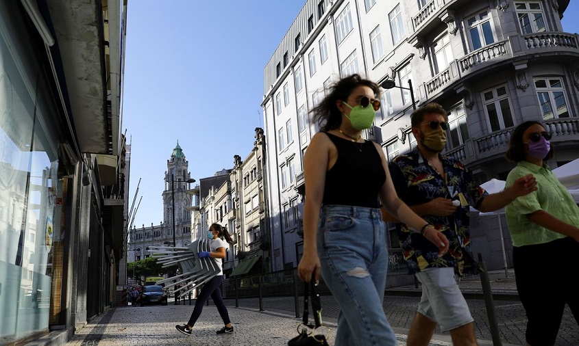 Com alta de casos, Portugal volta a adotar medidas de restrição contra covid-19