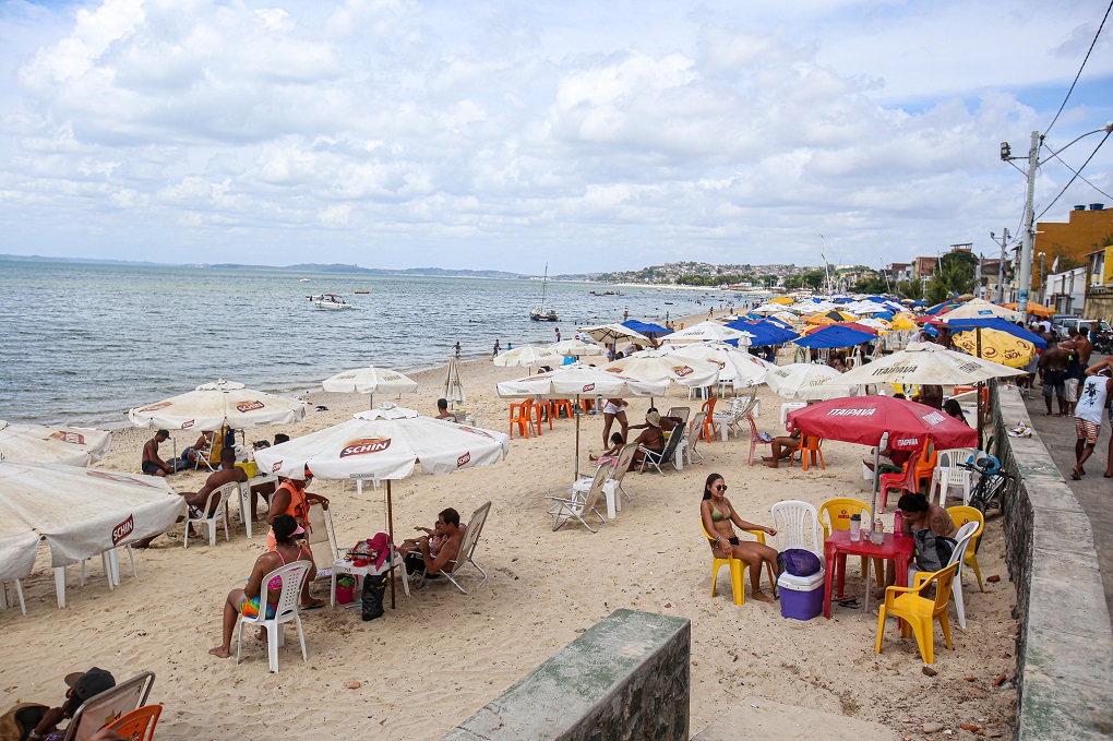 Salvador amplia abertura das praias e horário de bares e restaurantes
